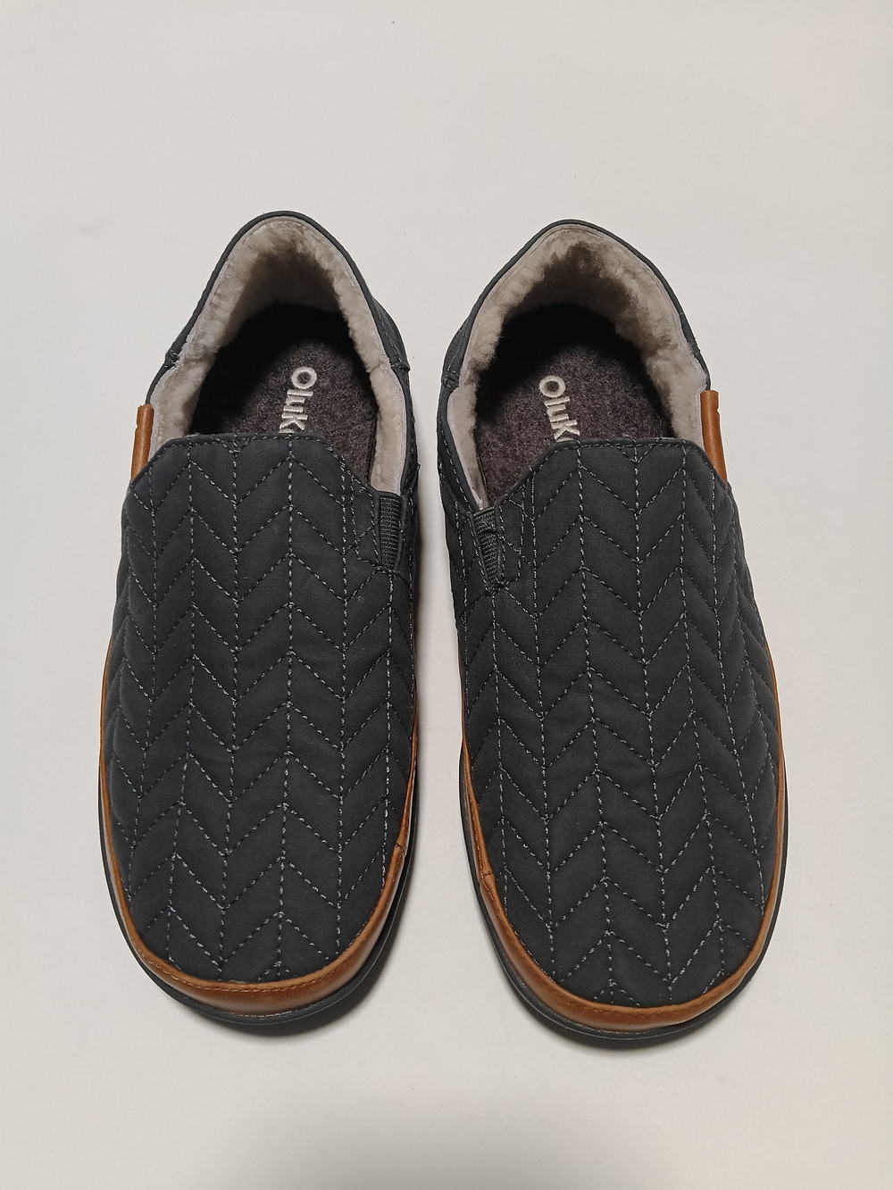Olukai Men’s Quilted Slip-On Shoe — Black with Brown Trim Size US 7(Eu 40)